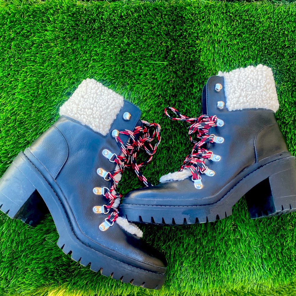 Universal Thread Boots